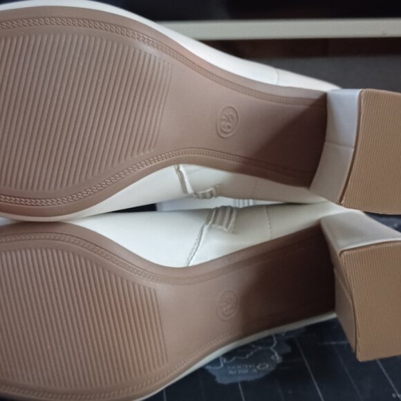 Universal Thread White Woman's Go-Go Square Toed Boots - Size 6.5 - Picture 4 of 5